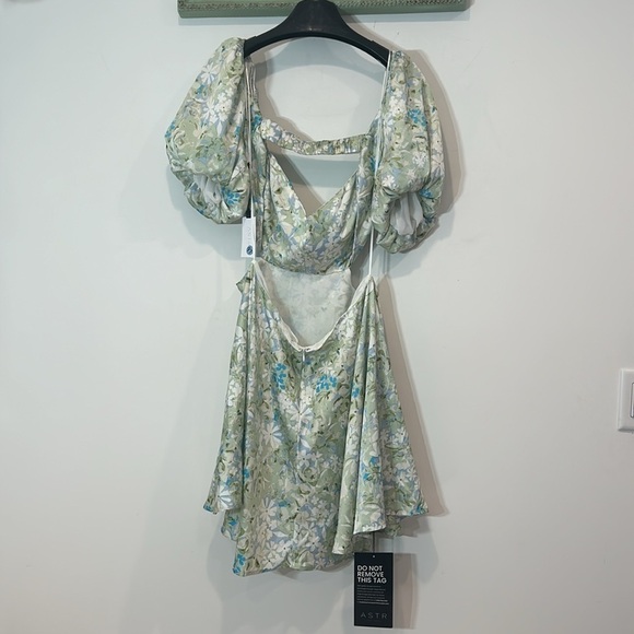ASTR THE LABEL REVOLVE CLARITA FLORAL CUTOUT PUFF SLEEVE MINI DRESS XL NEW - Picture 6 of 11
